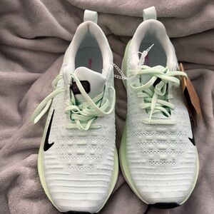 Women’s Nike React Infinity Run Flyknit 4